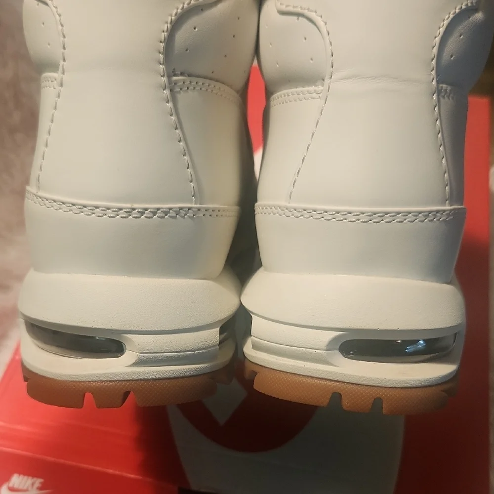 Nike Men’s White Air Max Goadome